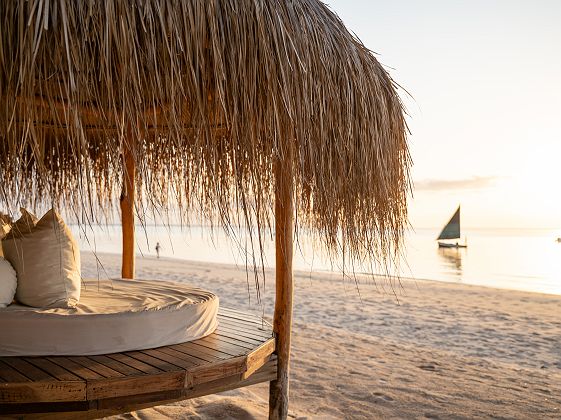 Sala sur la plage depuis une villa du Azura Benguerra Island
