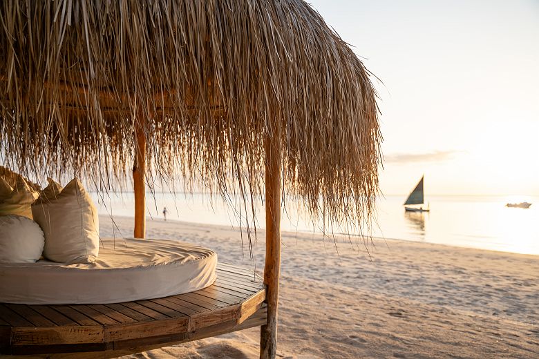 Sala sur la plage depuis une villa du Azura Benguerra Island