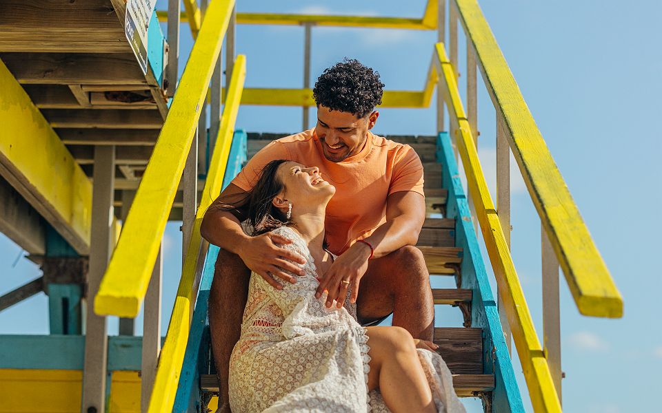 Credit: Merge Studios - Miami couple plage