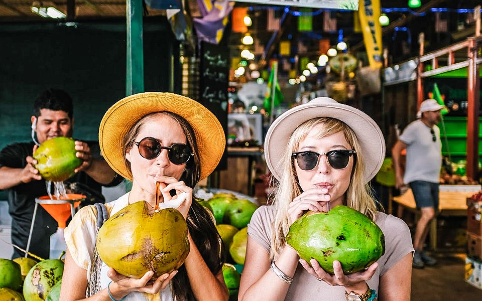 Crédit SPARK couple femmes amies noix de coco