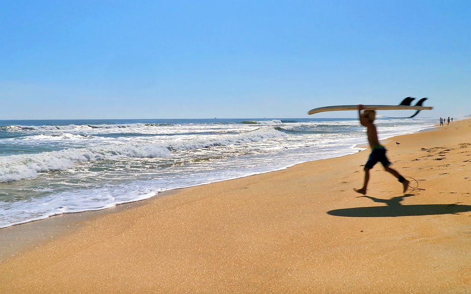 Crédit CycleHere - enfant plage surf