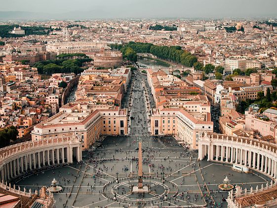 Vue aérienne de la place Saint-Pierre au Vatican 