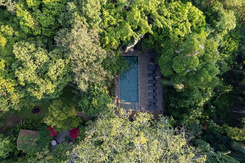 Vue aérienne de la piscine hôtel Wallawwa - Kotugoda - Sri Lanka