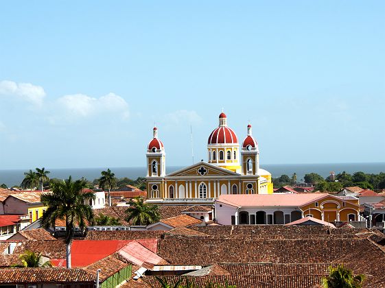 Nicaragua - Vue sur la la ville de Granada et sa cathédrale jaune