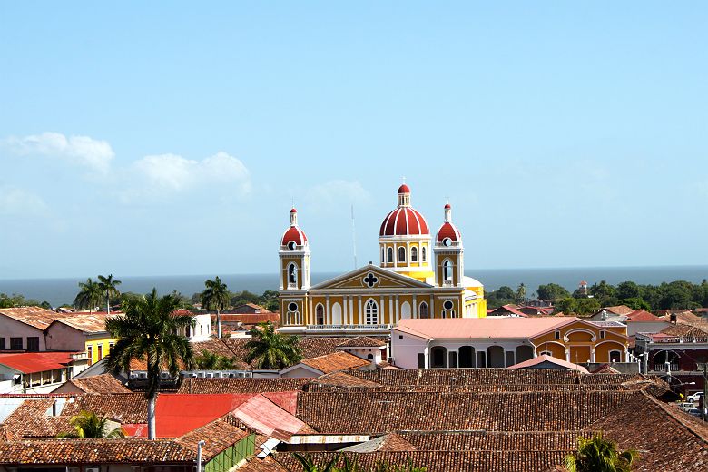 Nicaragua - Vue sur la la ville de Granada et sa cathédrale jaune