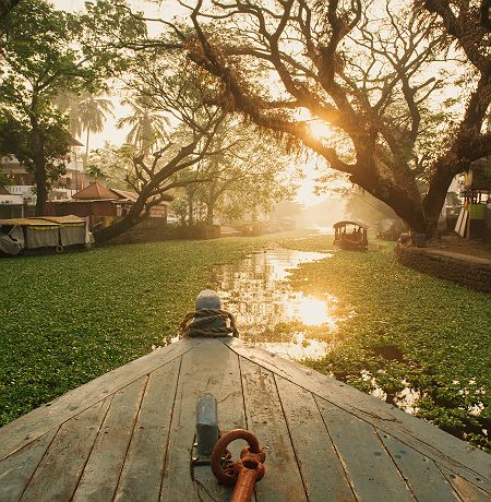 Inde - Traversée du canal Blackwaters à Alleppey, Kerala