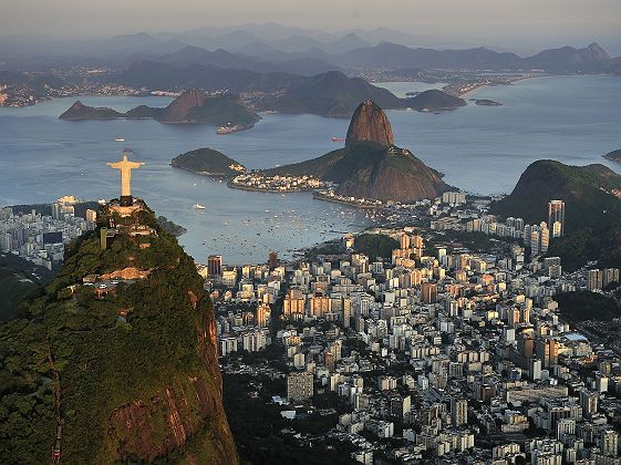 Statue du Christ Rédempteur et Mont du Pain de Sucre à Rio de Janeiro - Brésil