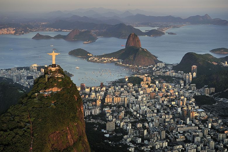 Statue du Christ Rédempteur et Mont du Pain de Sucre à Rio de Janeiro - Brésil