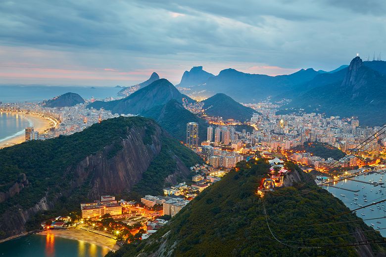 Brésil - Vue sur la ville de Rio de Janeiro au coucher de soleil