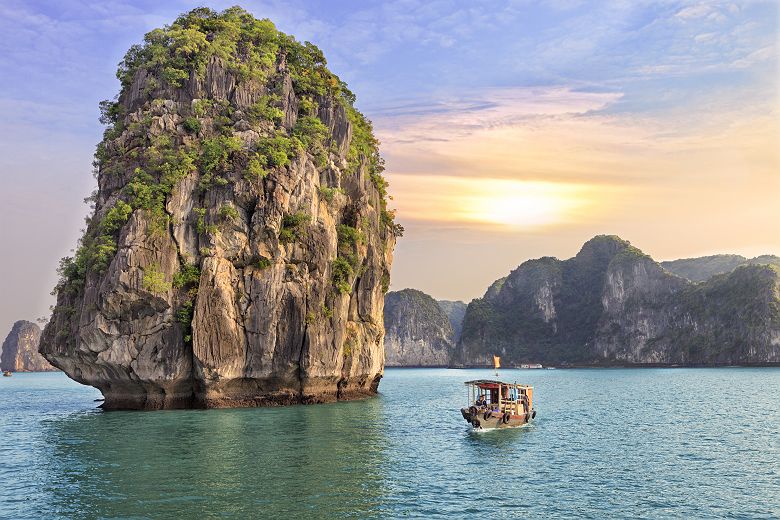Coucher de soleil sur la baie d_Halong