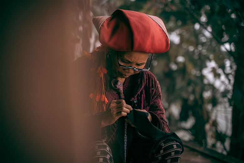 Femme artisan à Lao Cai, Vietnam