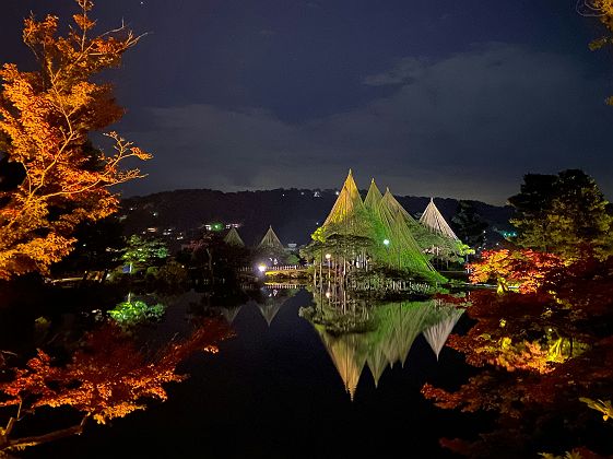 Illumination nocturne du Kenrokuen à Kanazawa - Japon