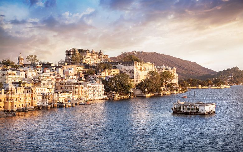 Le lac Pichola et le City Palace à Udaipur - Inde