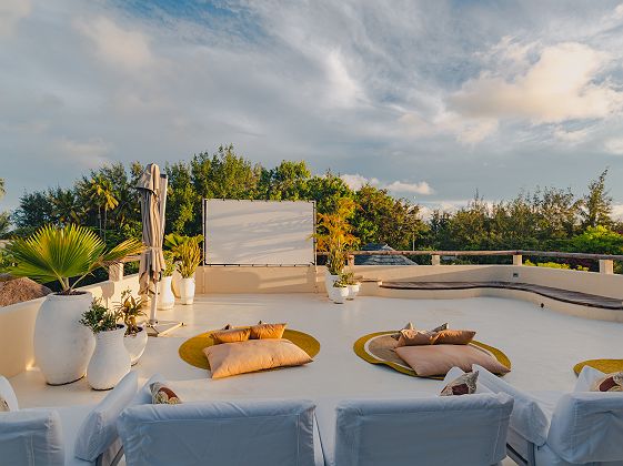 Cinéma en plein air au Zanzibar White Sand Luxury Villas & Spa - Relais & Chateaux