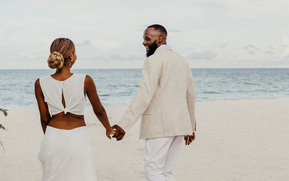 LUX* Marijani - Couple sur la plage