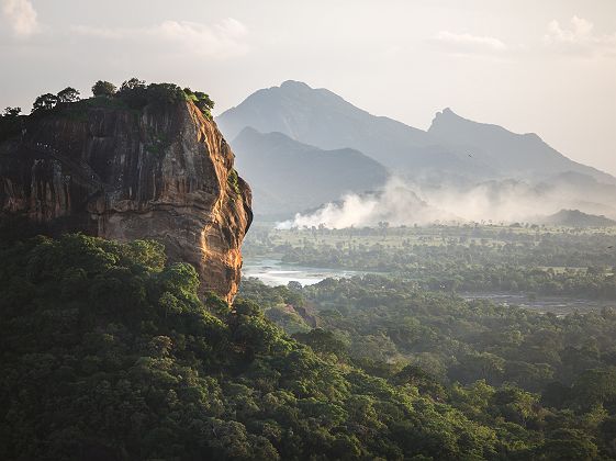 Sri Lanka - Vue sur le rocher du lion à Sigiriya