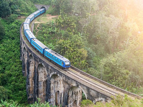Sri Lanka -Vue sur le train sur le pont Nine Arch