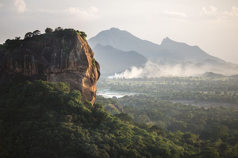 Sri Lanka - Vue sur le rocher du lion à Sigiriya