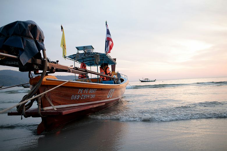 Bateau sur la plage à Phuket - Thaïlande