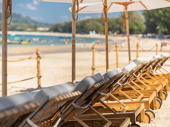 Twinpalms Phuket Resort - Transats et plage