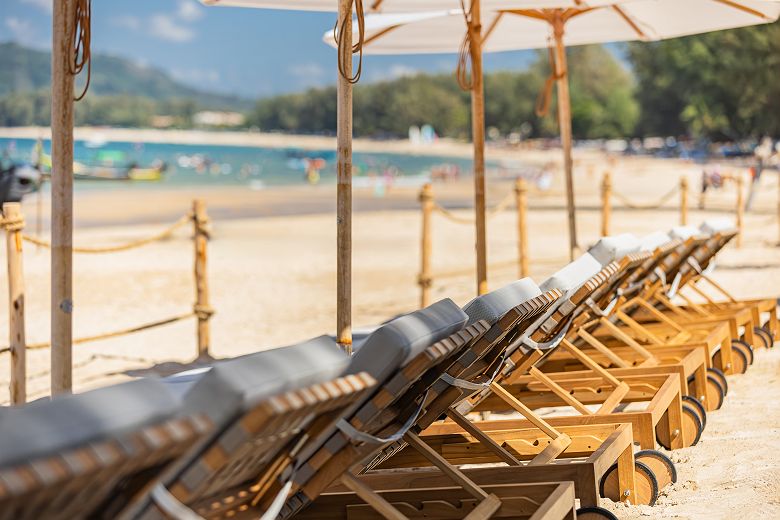 Twinpalms Phuket Resort - Transats et plage