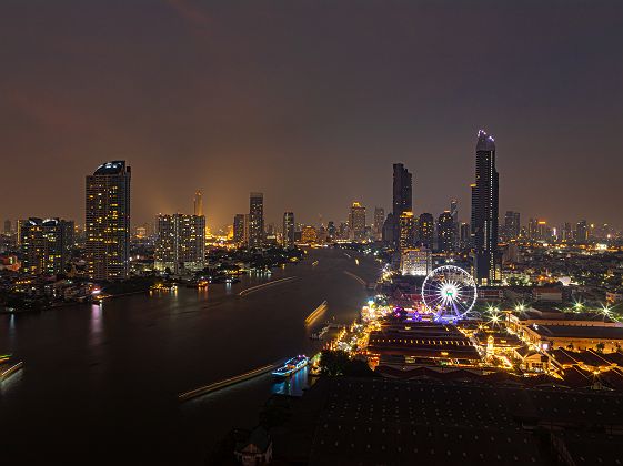 Vue nocturne sur le Chao Phraya - Bangkok