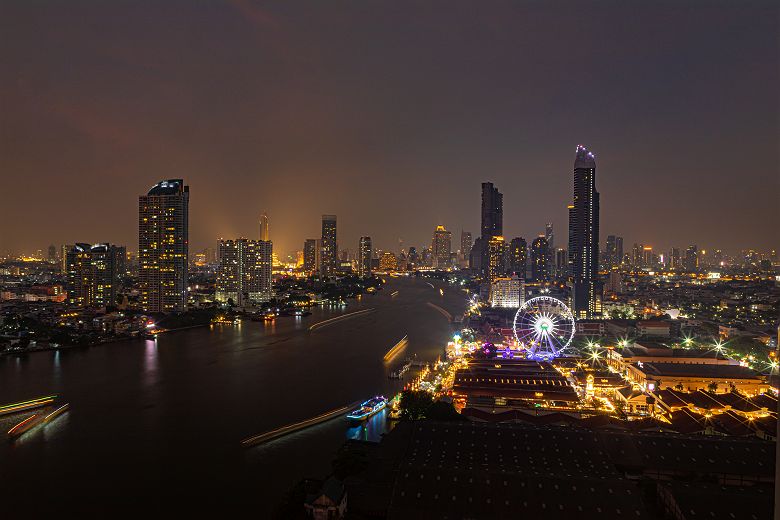 Vue nocturne sur le Chao Phraya - Bangkok