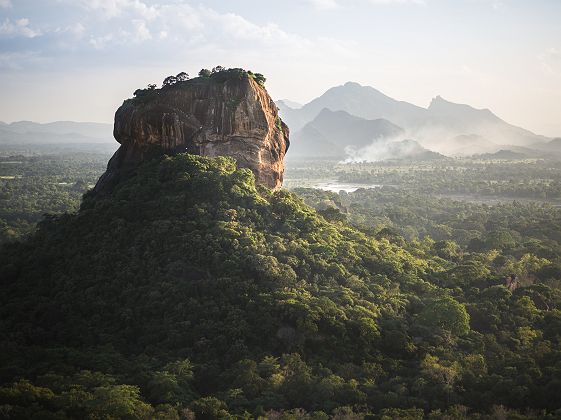 Sri Lanka - Vue sur le rocher du lion à Sigiriya