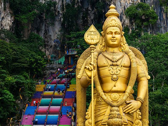 La statue de Murugan dans les Grottes de Batu à Kuala Lumpur - Malaisie