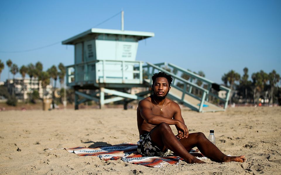 Homme seul solo plage