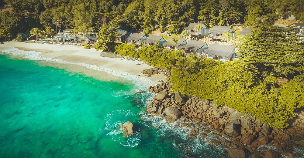 Carana Beach Mahé -Plage rochers vue aérienne 