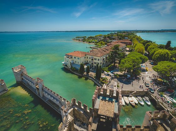 chateau de sirmione et presquile