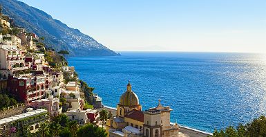 Campanie - Vue sur la ville de Positano et ses maisons colorées