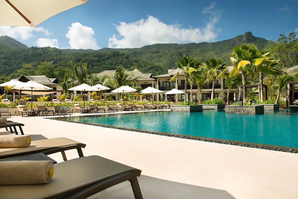 Story Seychelles - Diapo piscine parasol transats - Seychelles 