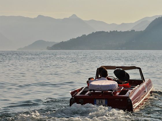 Bateau atypique sur le Lac de Côme