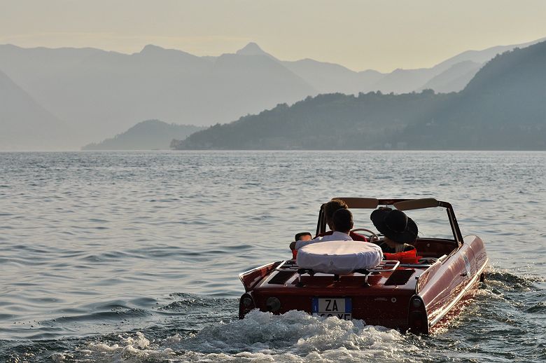 Bateau atypique sur le Lac de Côme