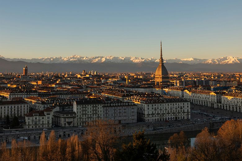 vue aerienne de turin avec montagnes