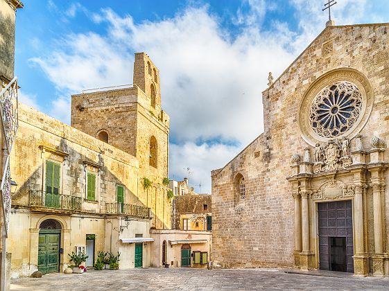Pouilles - Vue sur l'église médiévale d'Otranto 
