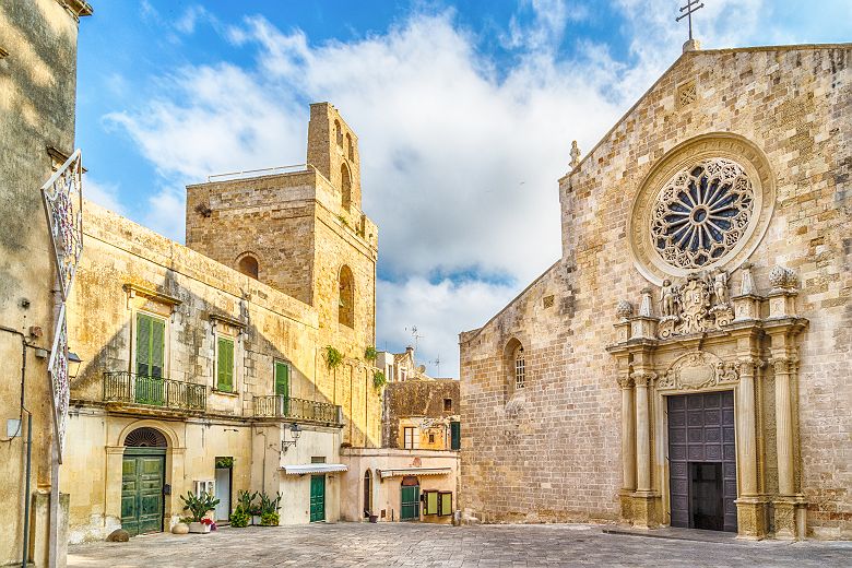 Pouilles - Vue sur l'église médiévale d'Otranto 