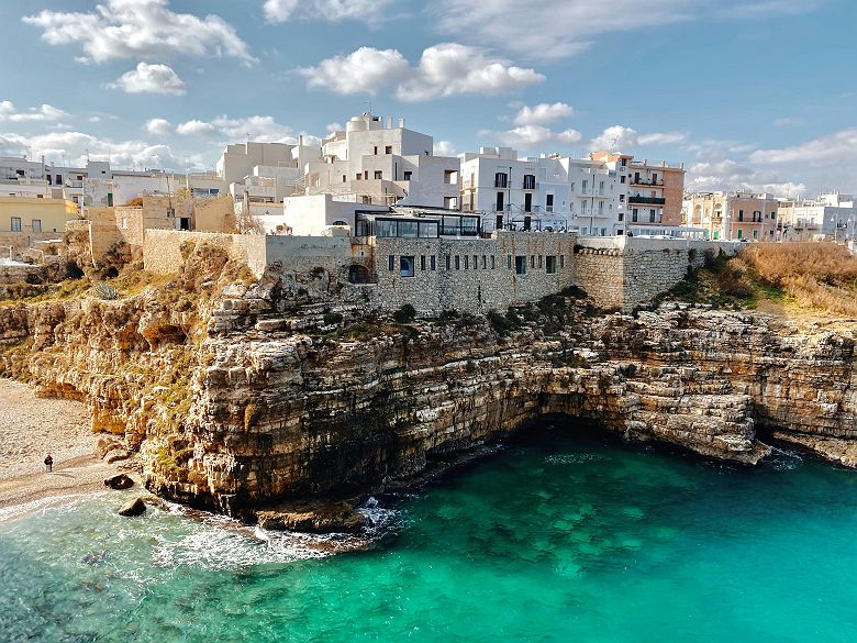 vue mer et village polignano a mare