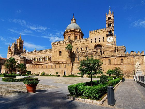 place du duomo de palerme