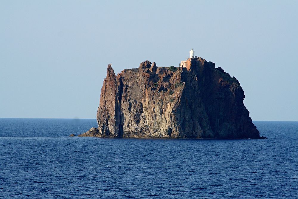 rocher au large de stromboli