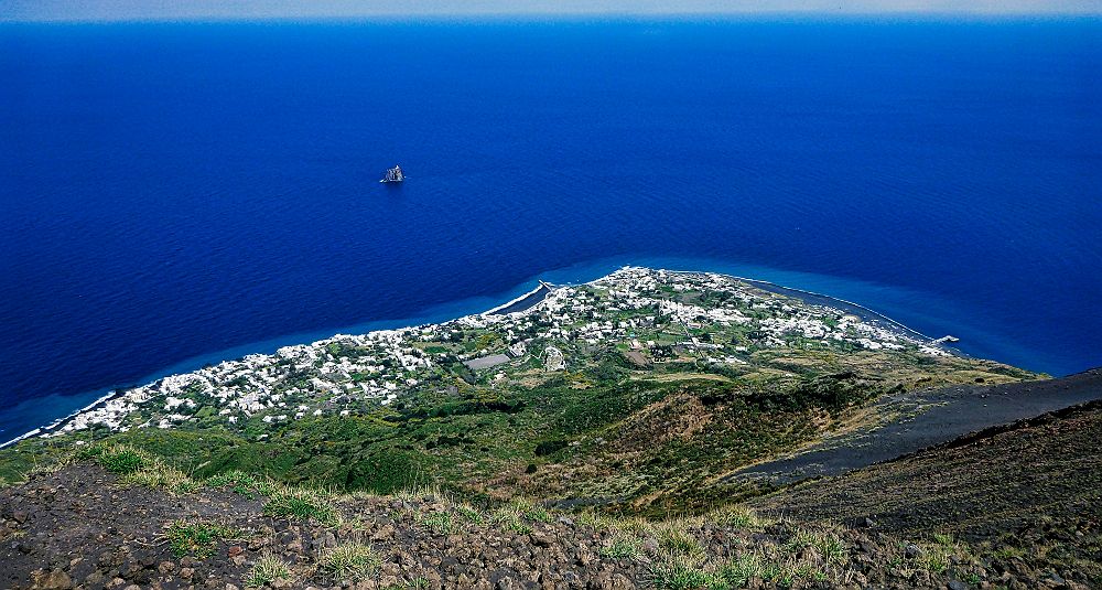 ile de stromboli vue du volcan