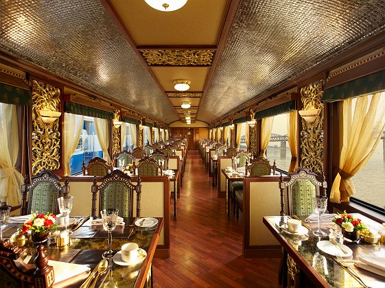 Train Maharaja Express, restaurant Mayur mahal - Delhi à Bombay - Rajasthan, Inde