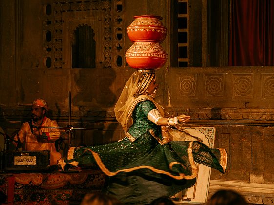 Portrait d'une danseuse en Inde