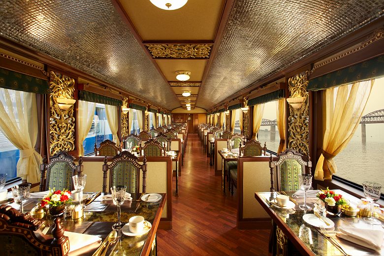 Train Maharaja Express, restaurant Mayur mahal - Delhi à Bombay - Rajasthan, Inde