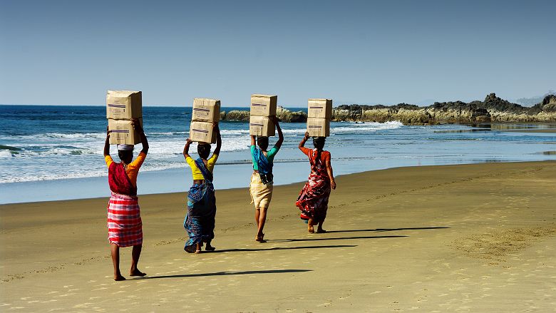 Femmes sur une plage de Goa - Inde