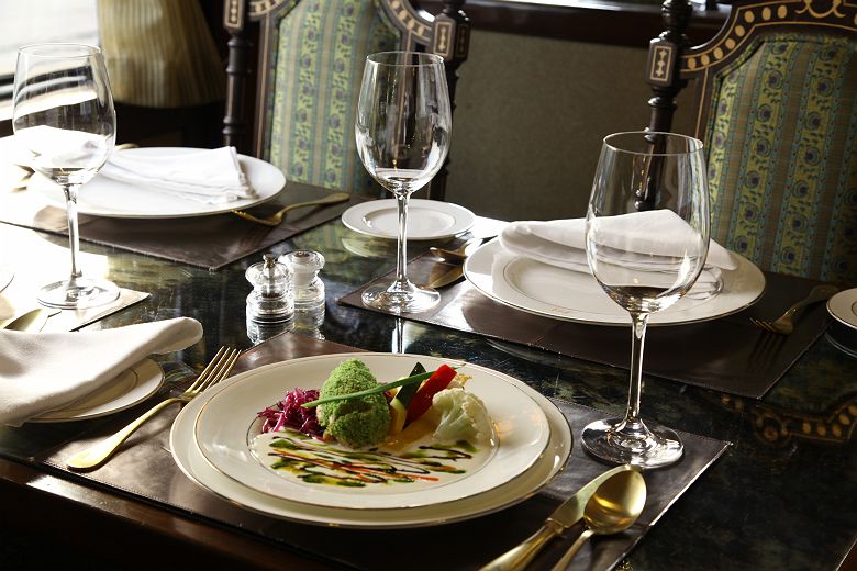Repas à bord du Maharaja Express - Inde