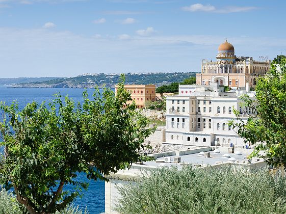 Pouilles - Vue sur une villa blanche sur la côte, Santa Cesarea Terme
