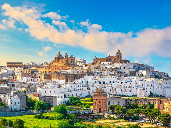 Vue sur la ville blanche d'Ostuni - Pouilles, Italie
